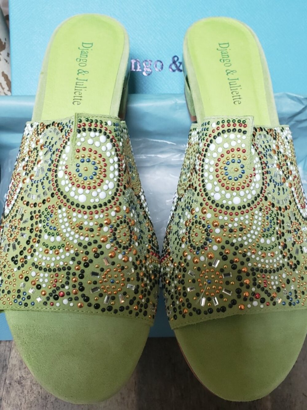 Django & Juliette - Tammy  - Pale Lime Suede Slide - NIB